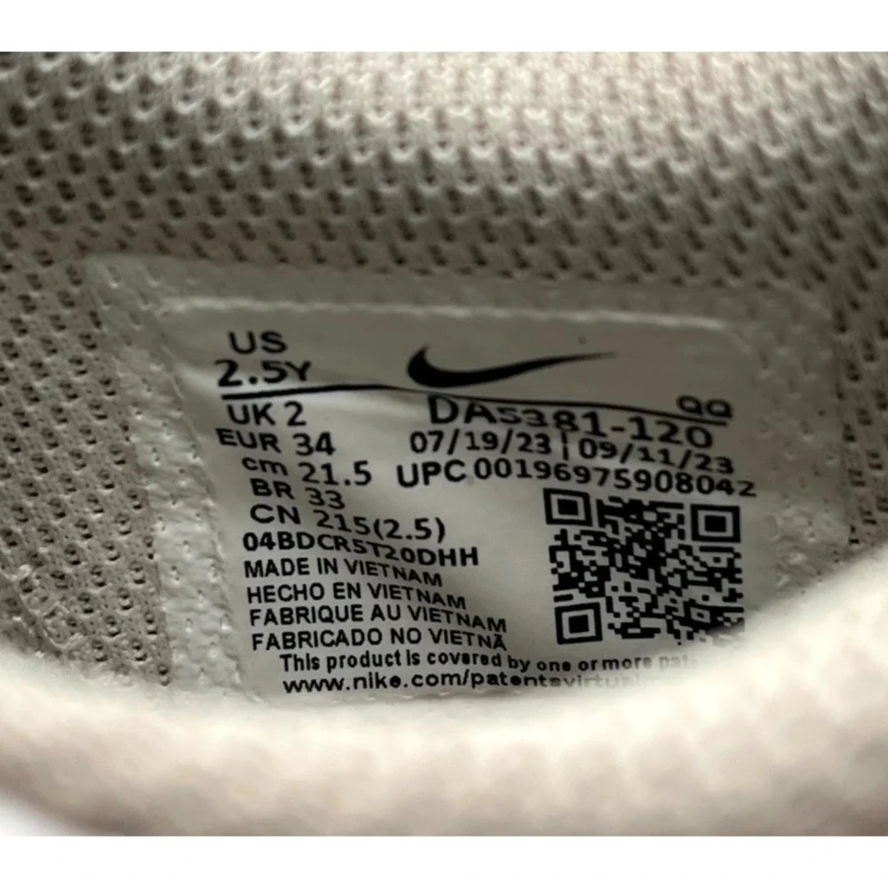 Nike Court Legacy PSV DA5381-120 Youth 2.5 Shoes White Green Solo Swoosh Sneaker